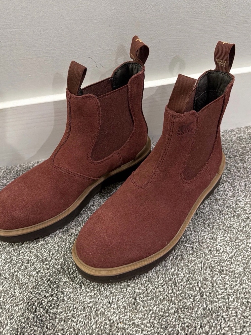 Women’s Sorel burgundy suede boots size 9.5